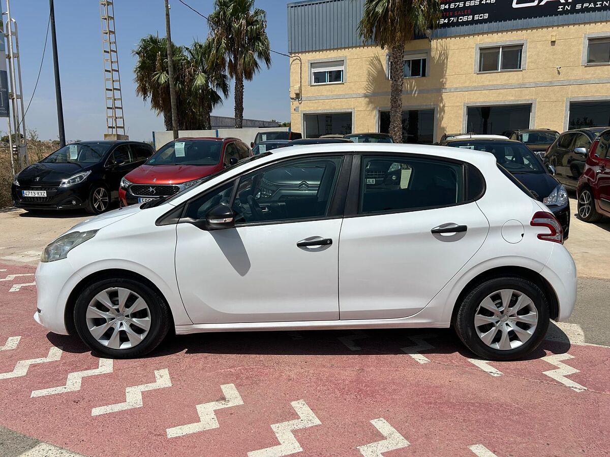 PEUGEOT 208 ACTIVE 1.4 HDI MANUAL SPANISH LHD IN SPAIN 142000 MILES SUPERB 2013